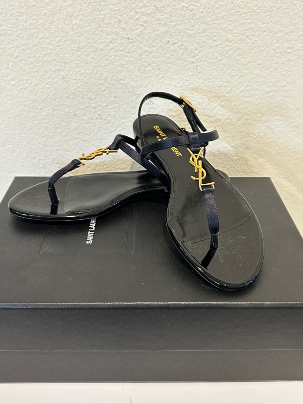 NIB Saint Laurent Cassandra Slingback Thong Flat Sandals Navy, Size 36.5, $990